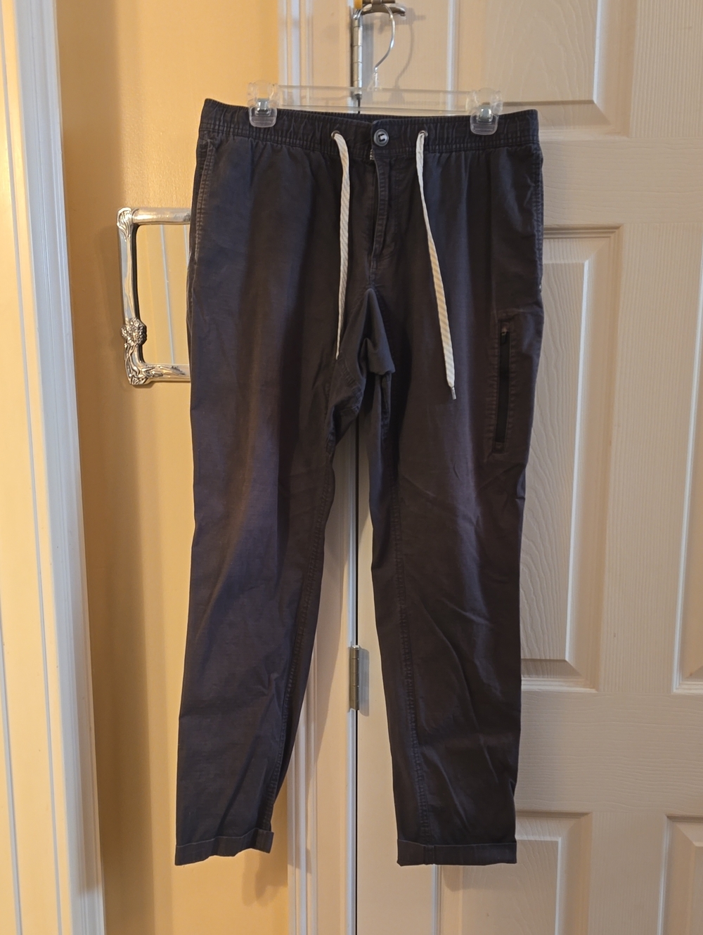 Vuori Size Large Black Drawstring Pants with Zip Pocket